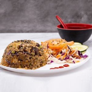 Yakimeshi  con proteína y  sopa miso