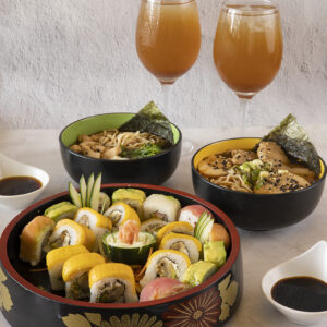 2 Ramen + 20 Piezas + 2 Bebidas Naturales